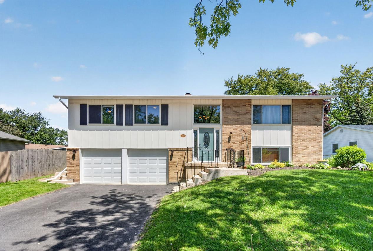 418 Charlestown Dr., Bolingbrook, IL 60440