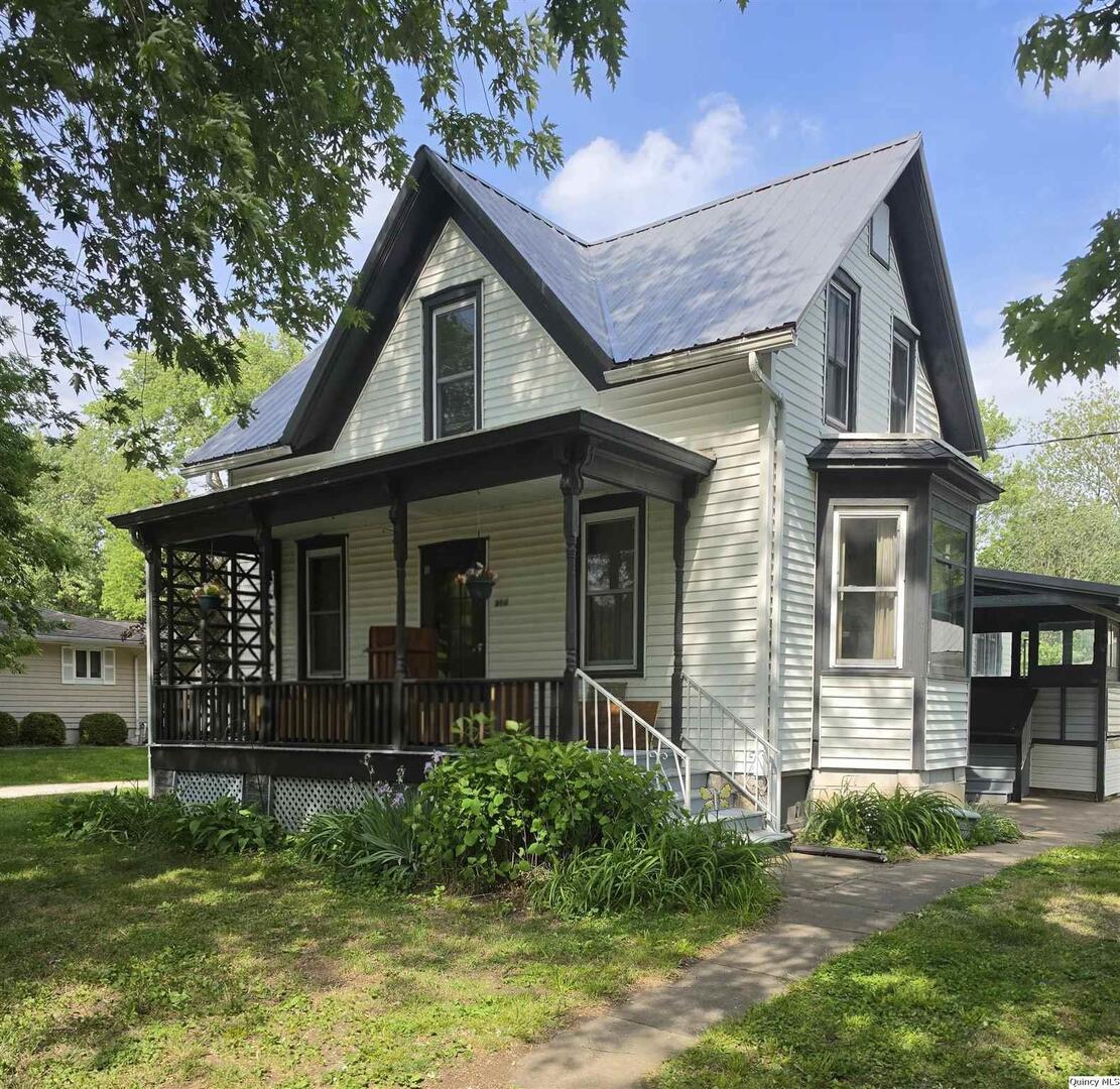 304 W Third St., Golden, IL 62339