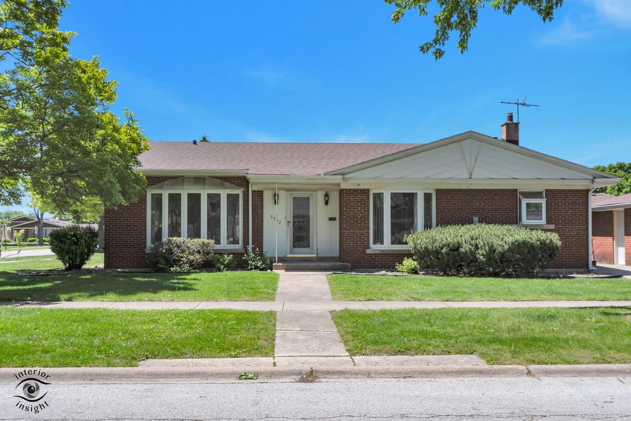 5532 Oak Center Dr., Oak Lawn, IL 60453