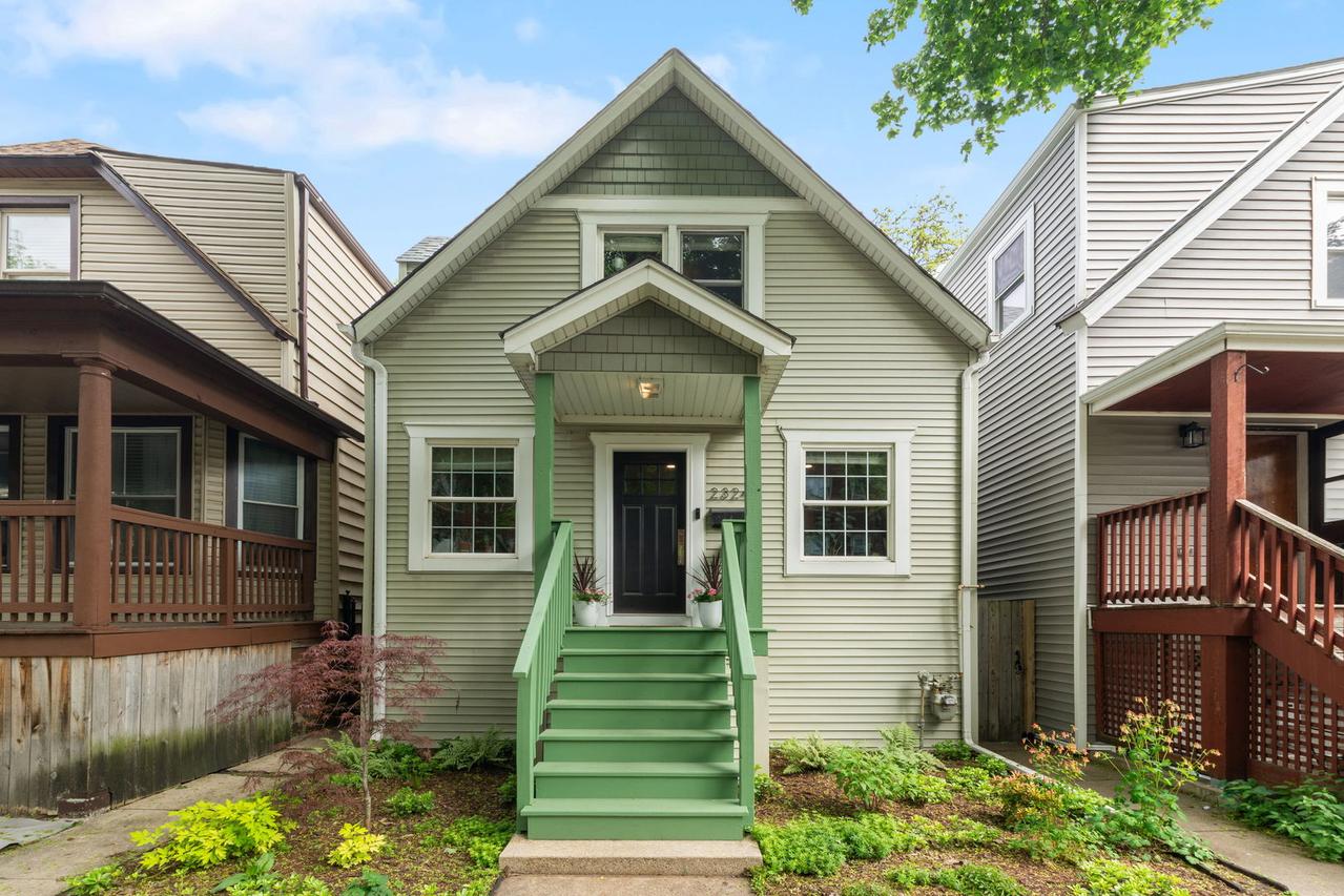 2324 W Eastwood Ave., Chicago, IL 60625