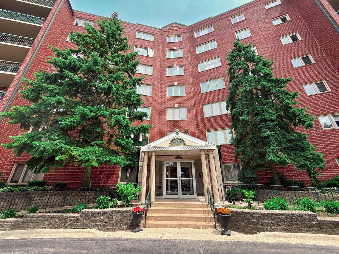 8580 W Foster Ave. #304, Norridge, IL 60706