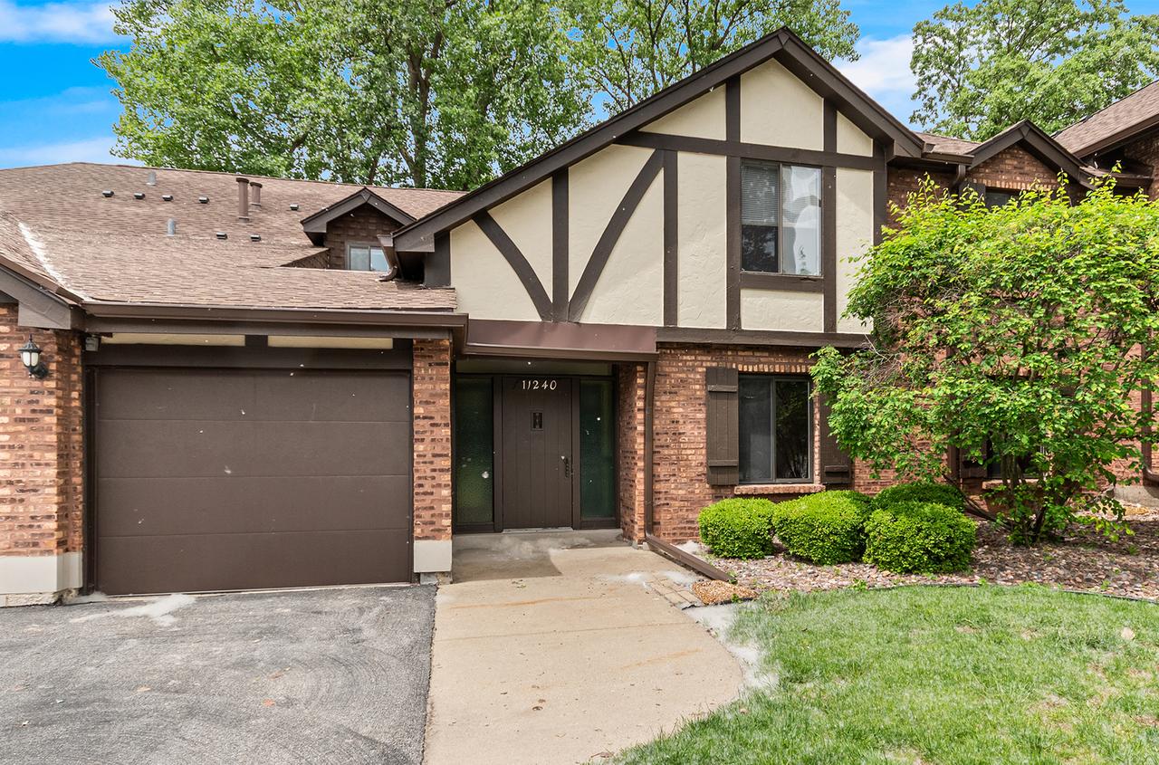 11240 Sycamore Ln. #60D, Palos Hills, IL 60465