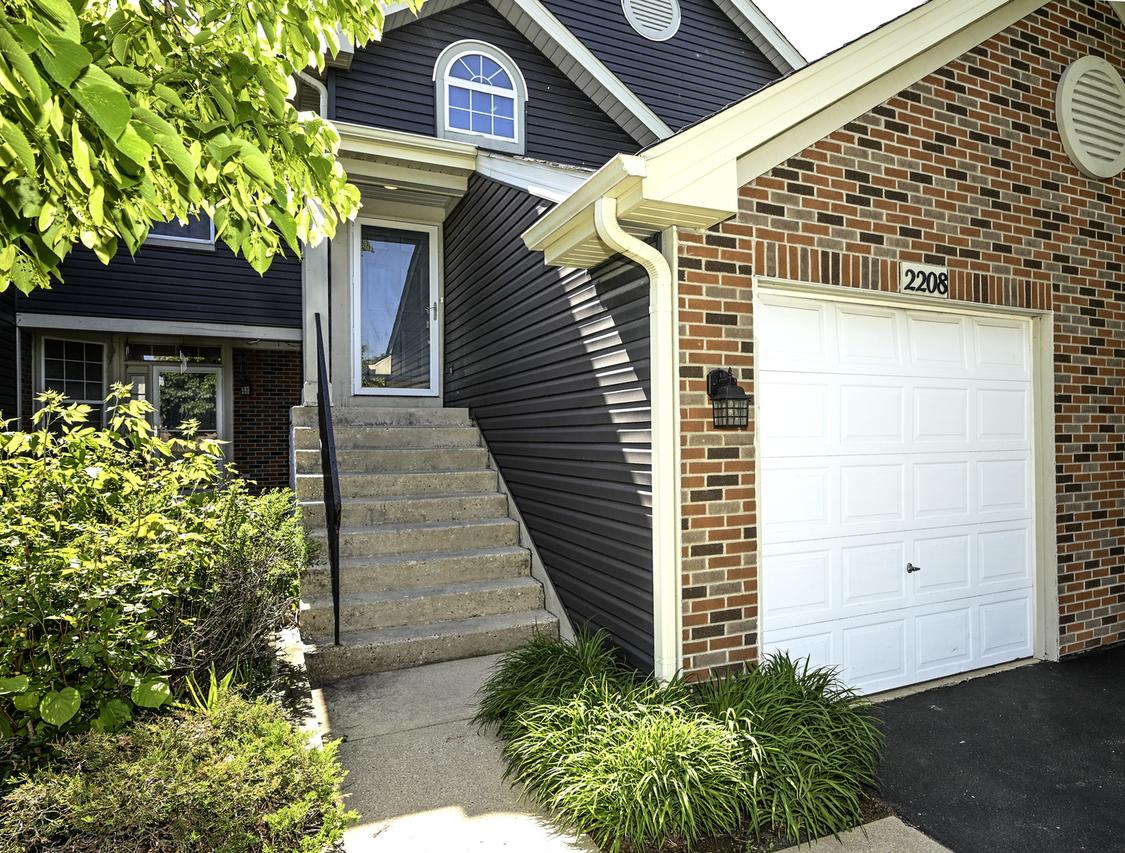 2208 Lake Ridge Dr., Glendale Heights, IL 60139
