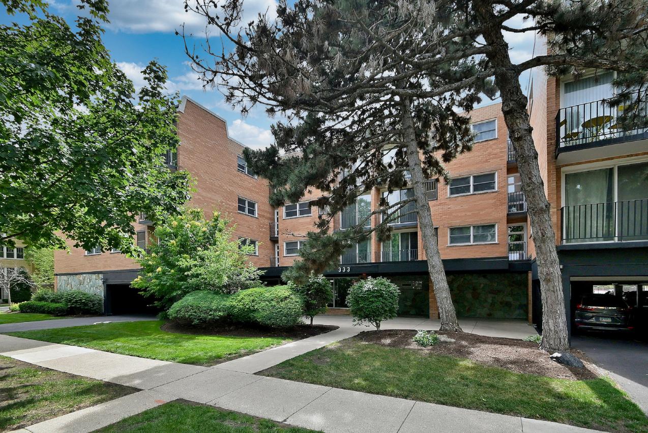 333 S East Ave. #202, Oak Park, IL 60302