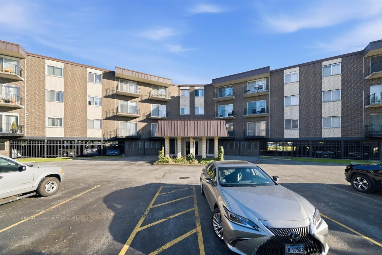 9840 S Pulaski Rd. #310, Oak Lawn, IL 60453