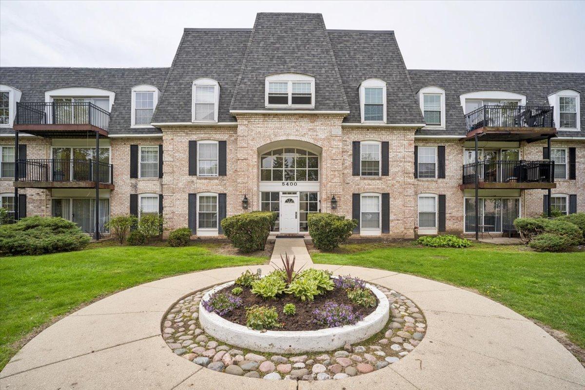 5400 Carriageway Dr. #315, Rolling Meadows, IL 60008