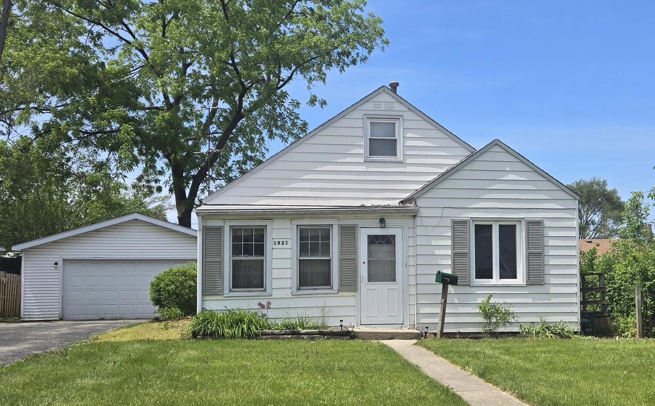 1921 Kelly Ave., Crest Hill, IL 60403