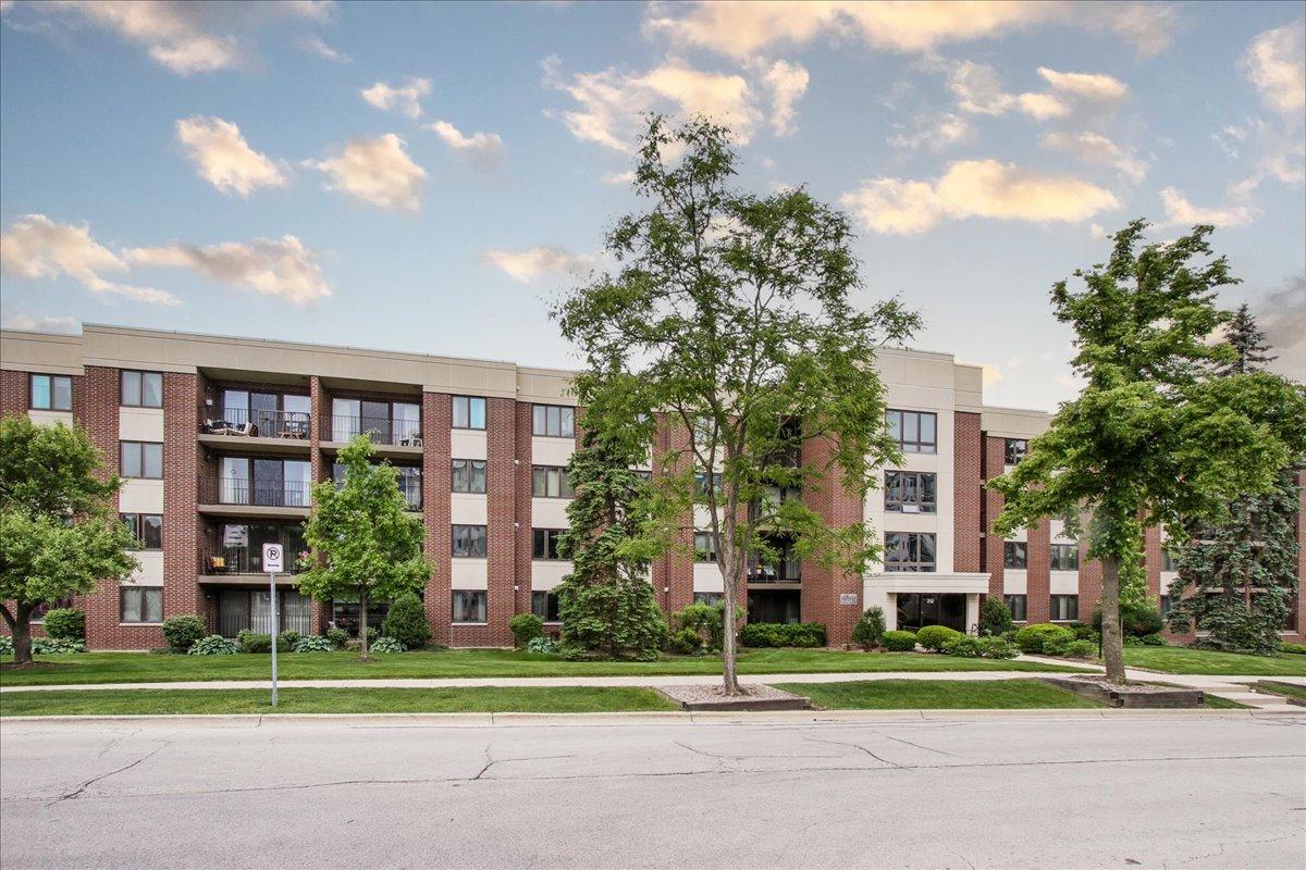 212 W Saint Charles Rd. #108, Lombard, IL 60148