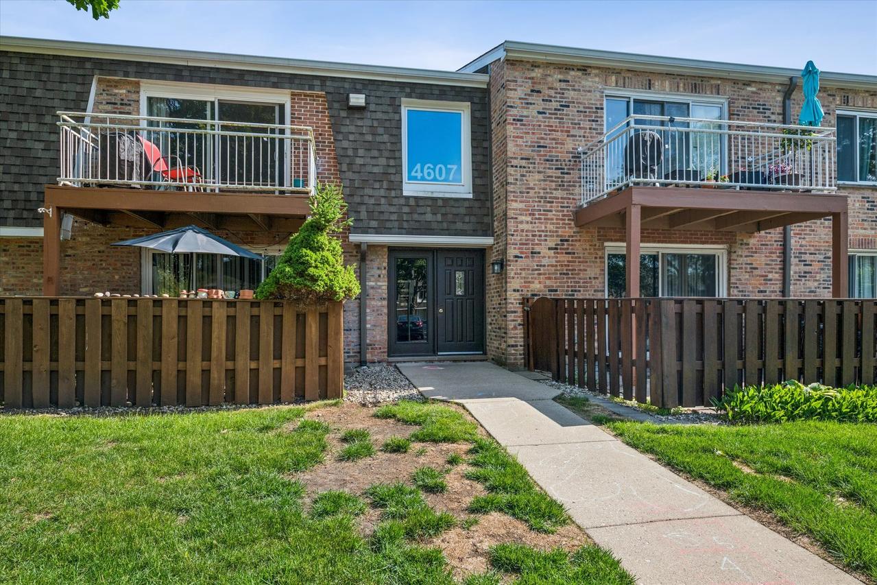 4607 Kings Walk Dr. #1B, Rolling Meadows, IL 60008