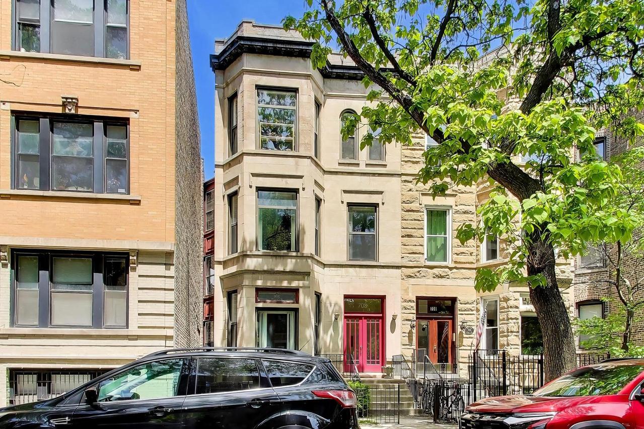 708 W Buckingham Pl., Chicago, IL 60657