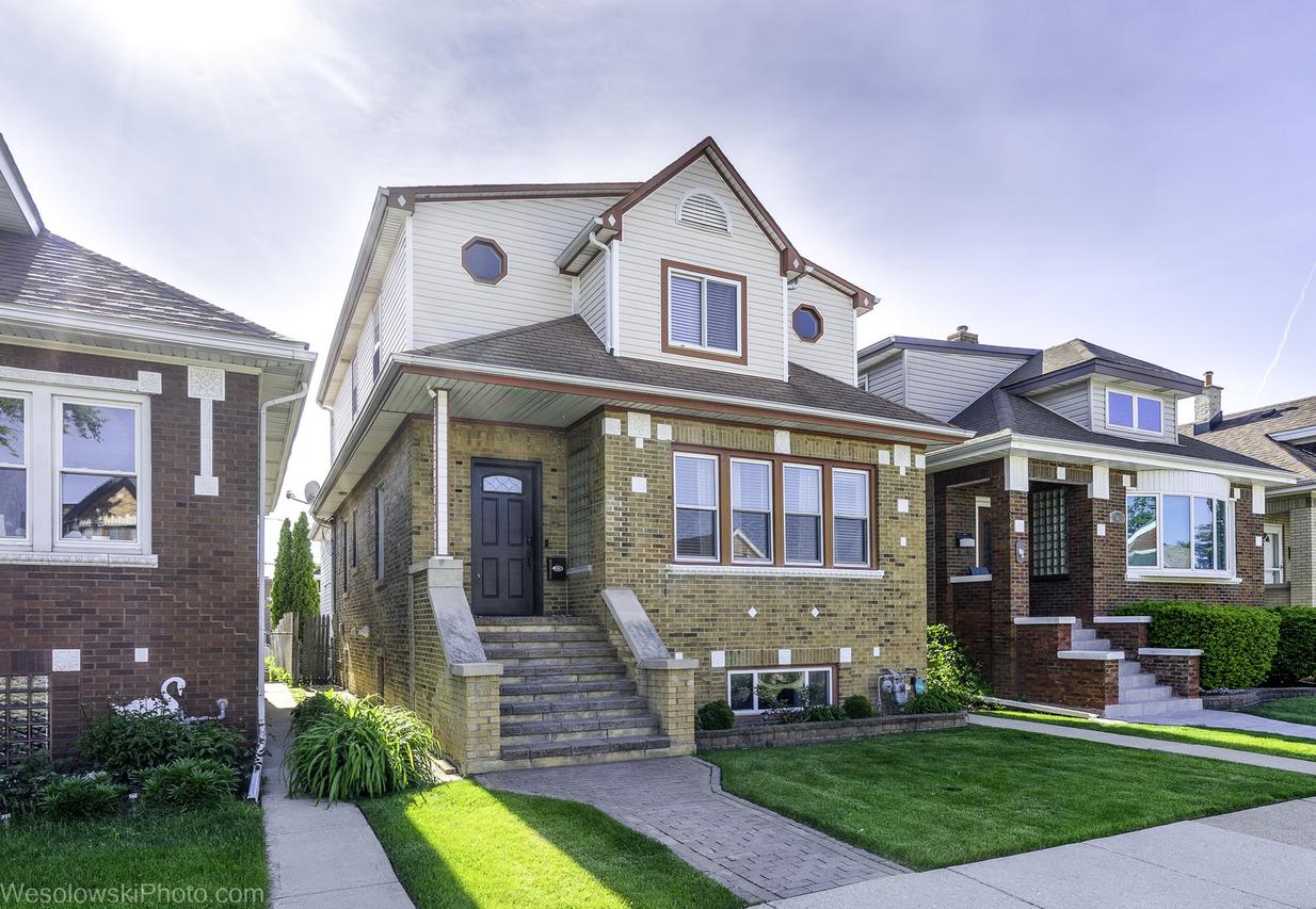 3024 N 76th Ave., Elmwood Park, IL 60707