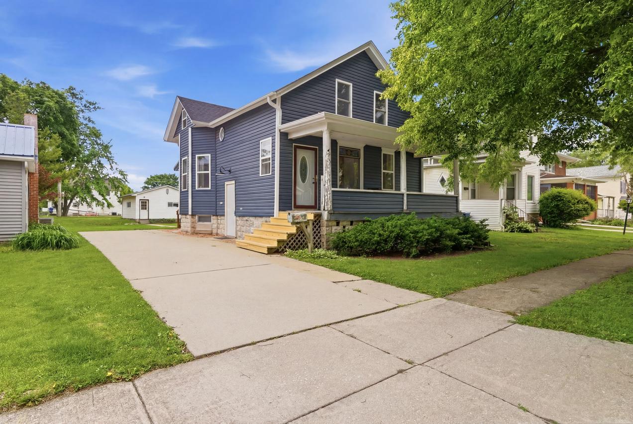 115 E Waupansie St., Dwight, IL 60420