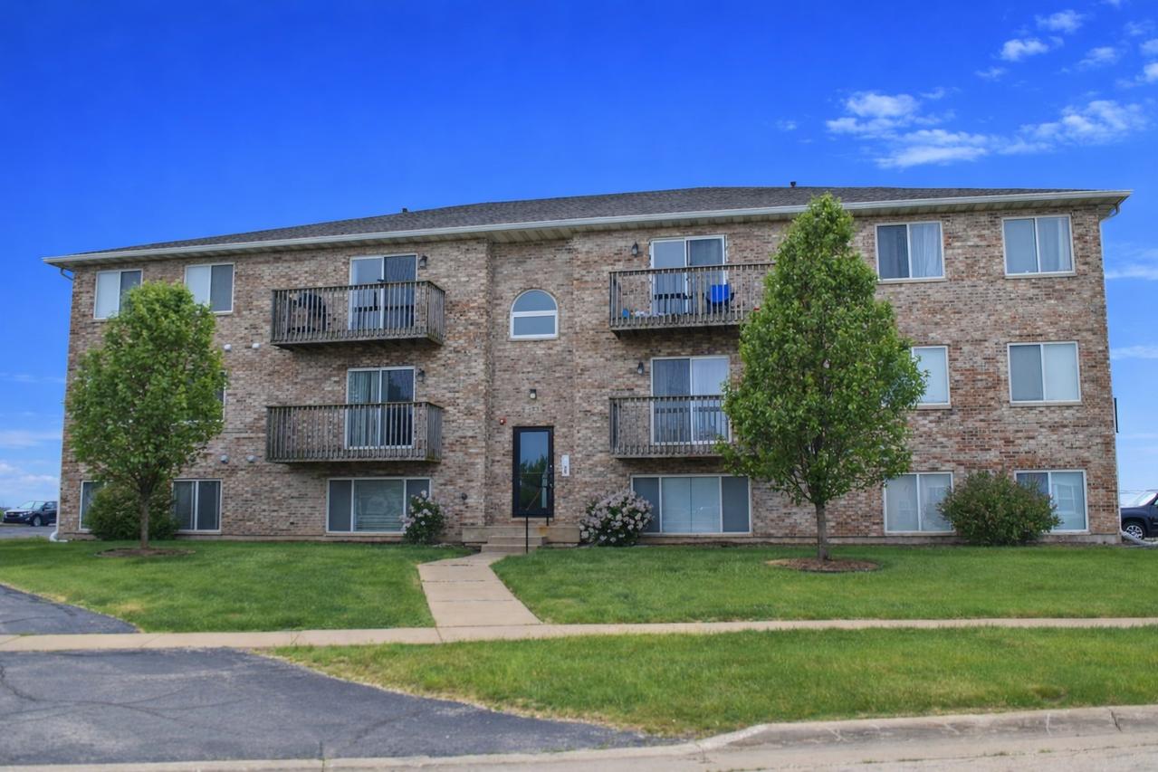 565 N Strack St. #302, Cortland, IL 60112
