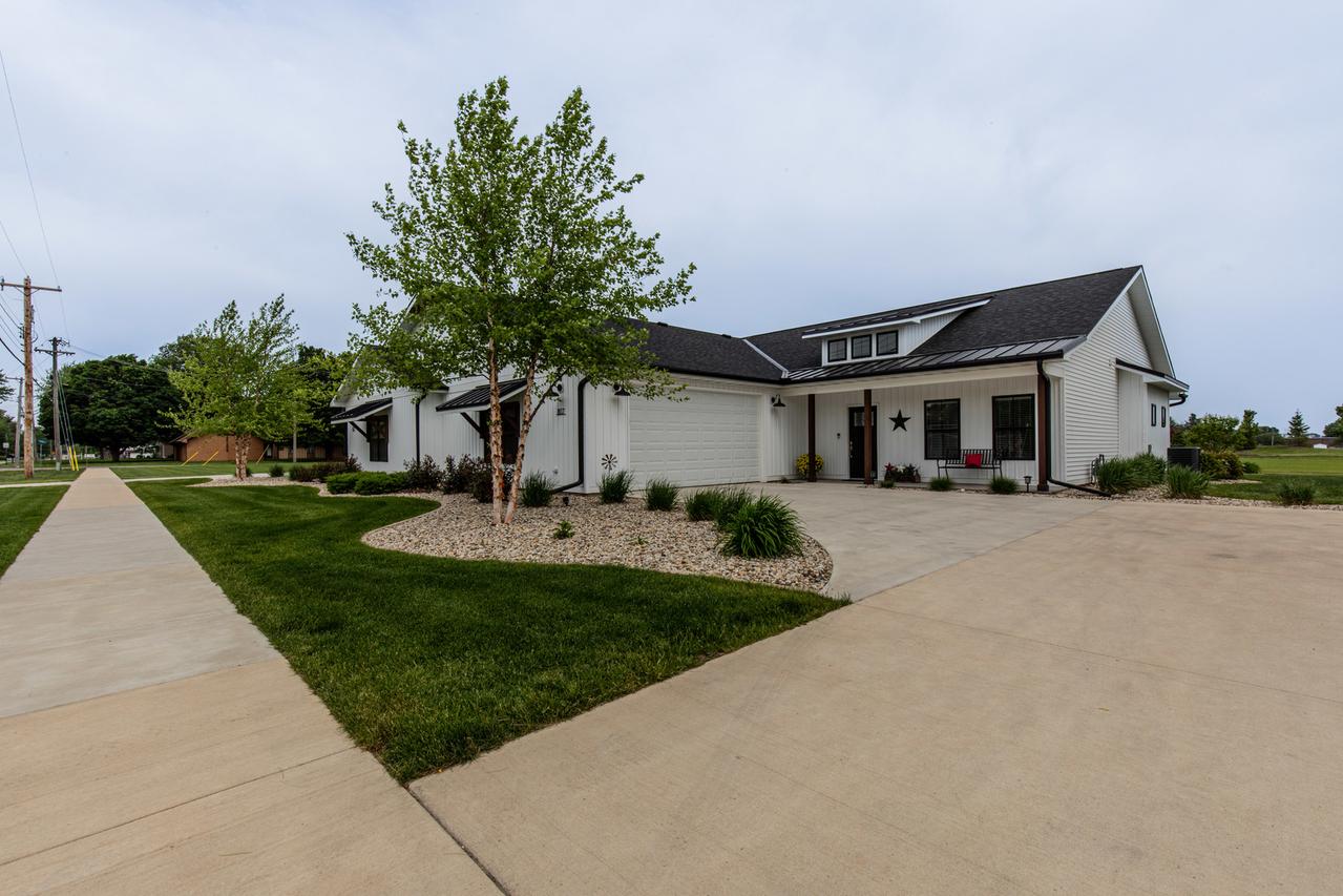 807 E Thompson St., Princeton, IL 61356