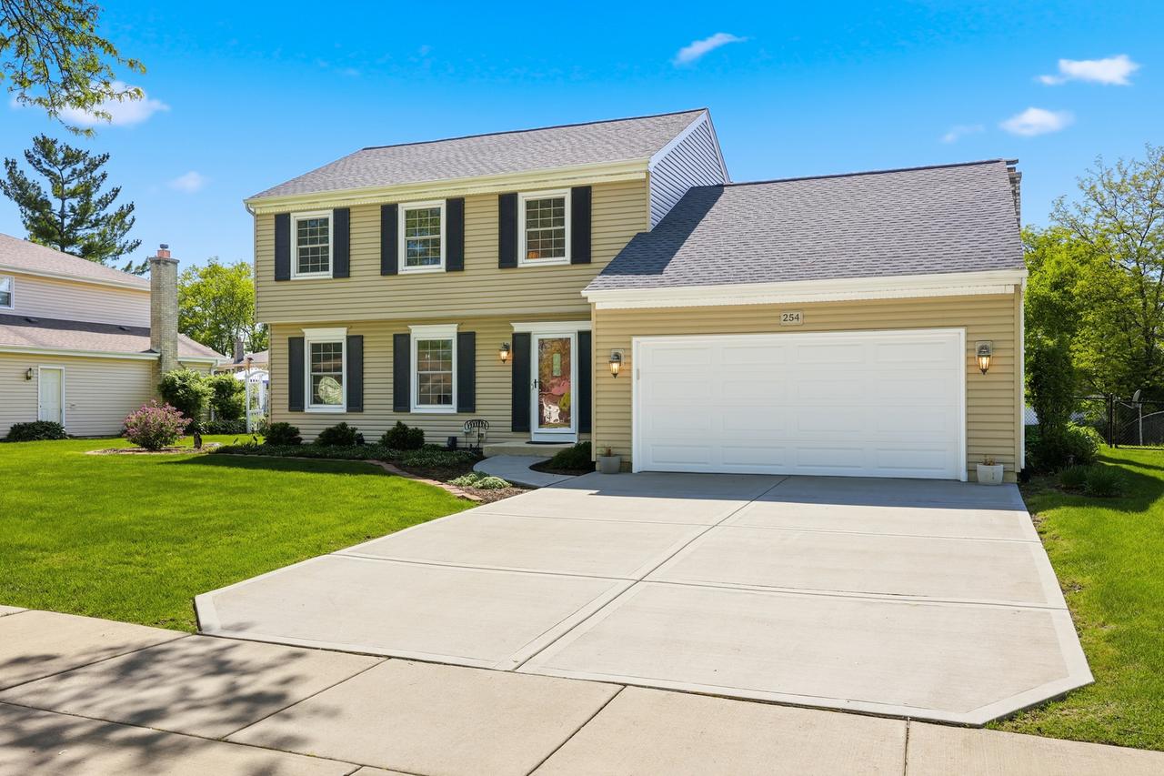 254 Woodville Ln., Schaumburg, IL 60193