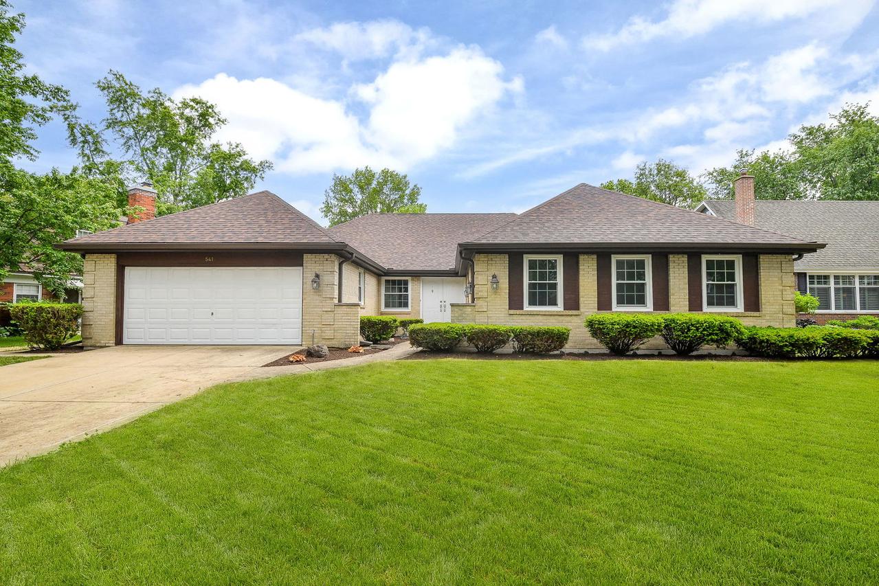 541 Williamsburg Rd., Glen Ellyn, IL 60137