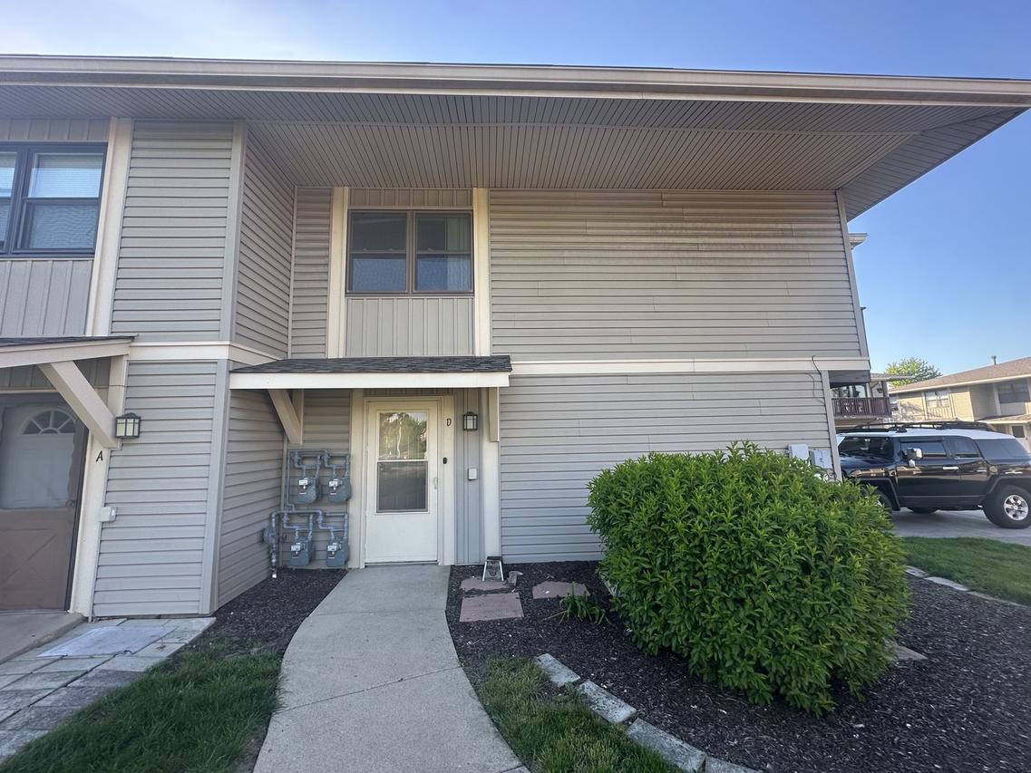 5700 Dutch Mill Ct. #D, Hanover Park, IL 60133