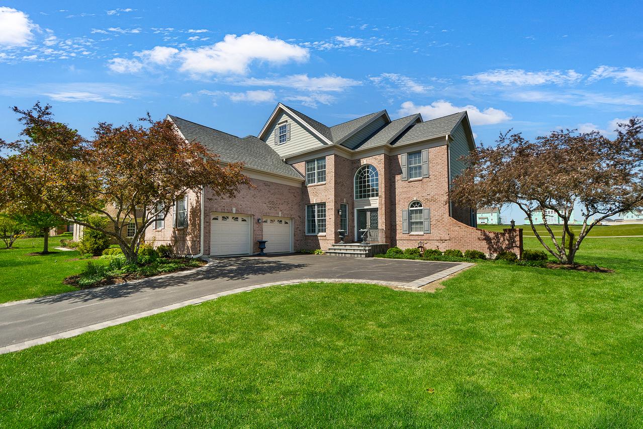 73 Open Pkwy., Hawthorn Woods, IL 60047