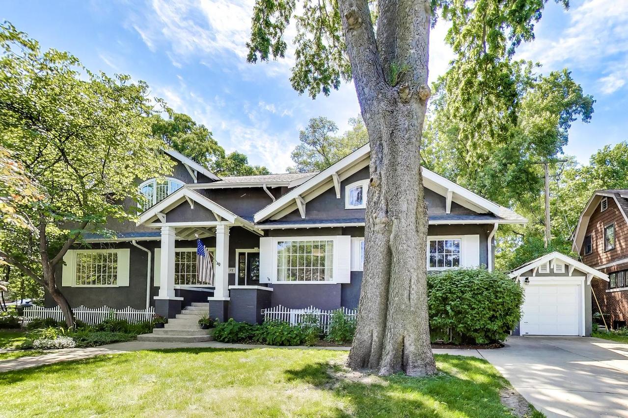 172 Barrypoint Rd., Riverside, IL 60546