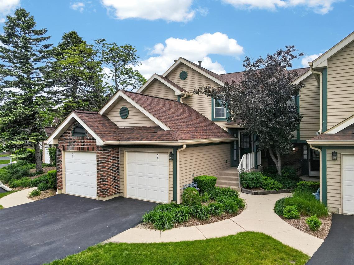 943 Ridgefield Ln. #4, Wheeling, IL 60090