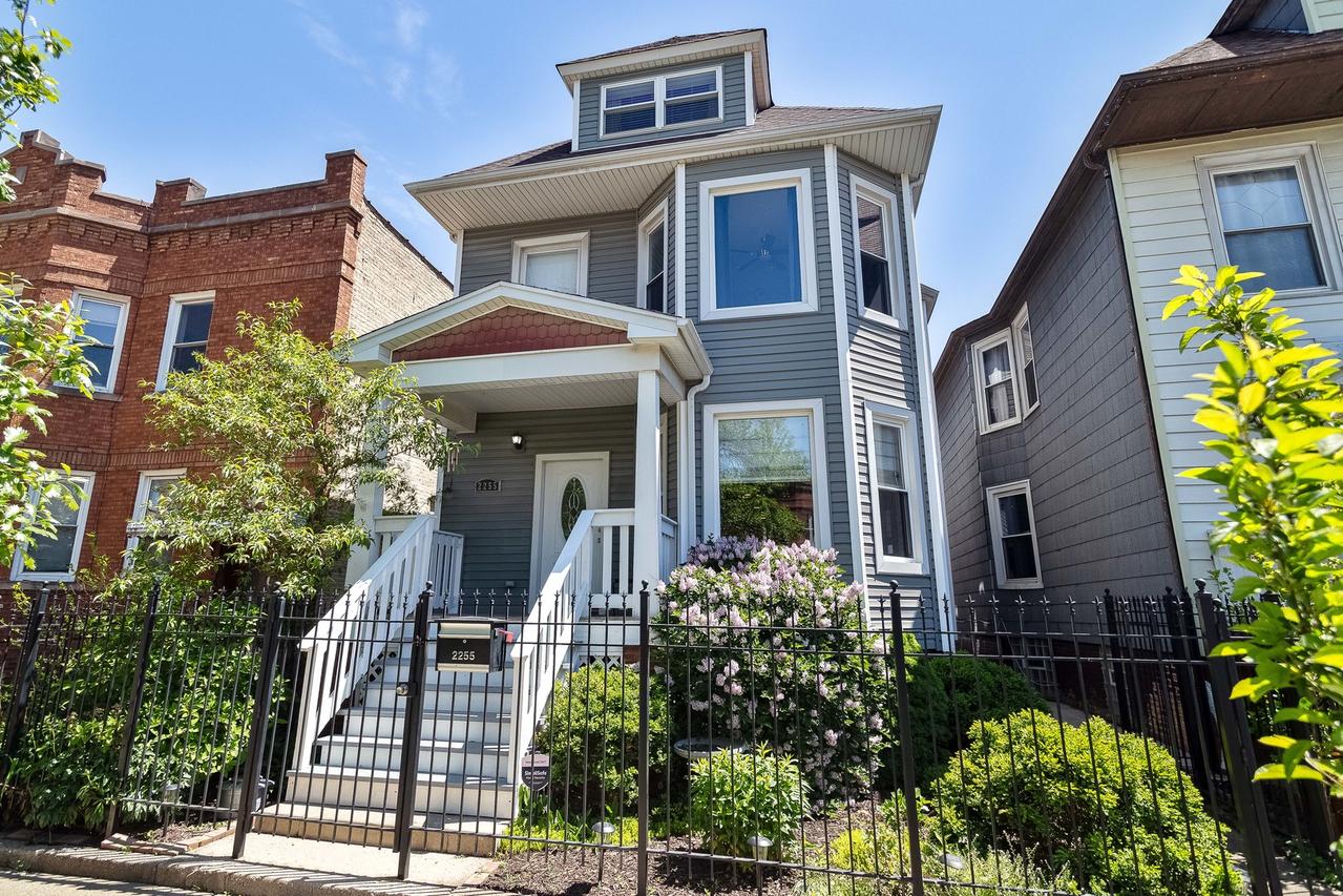 2255 N Avers Ave., Chicago, IL 60647