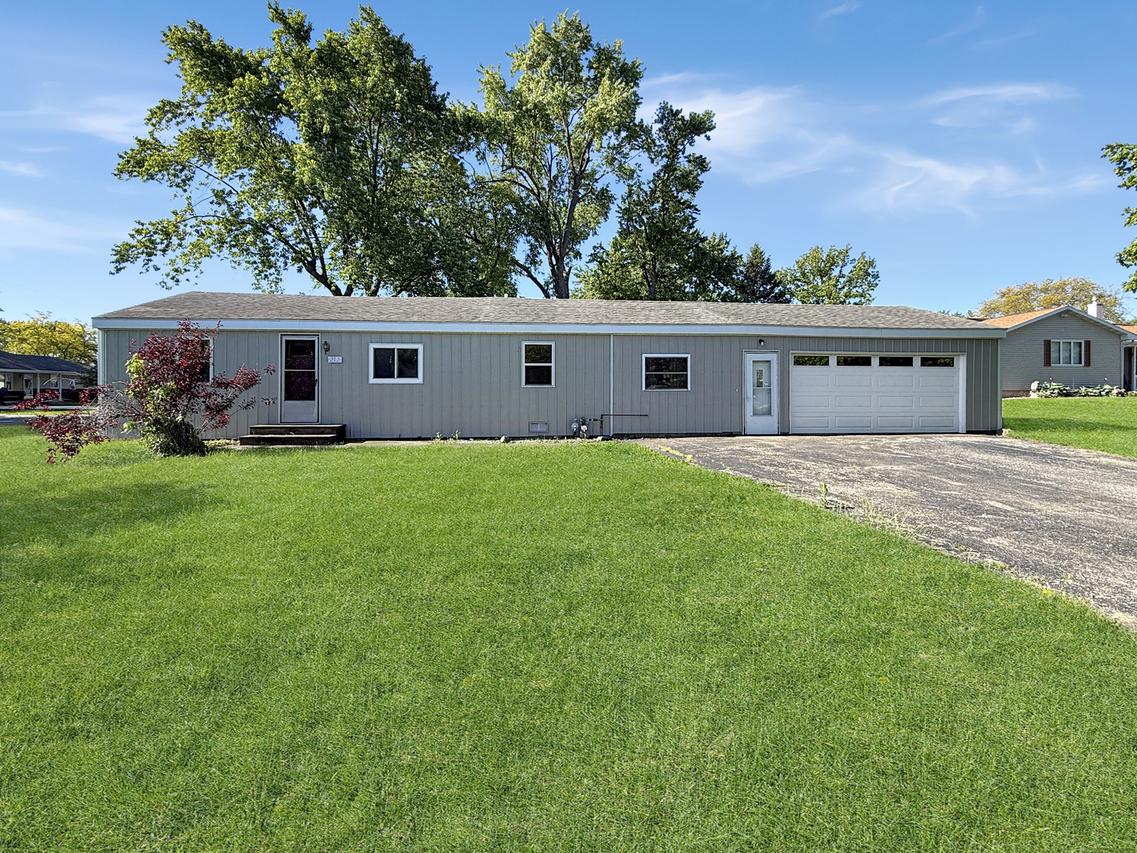 212 E Willard St., Gifford, IL 61847