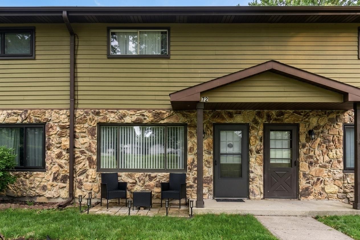 72 S Ruga Ct., Addison, IL 60101