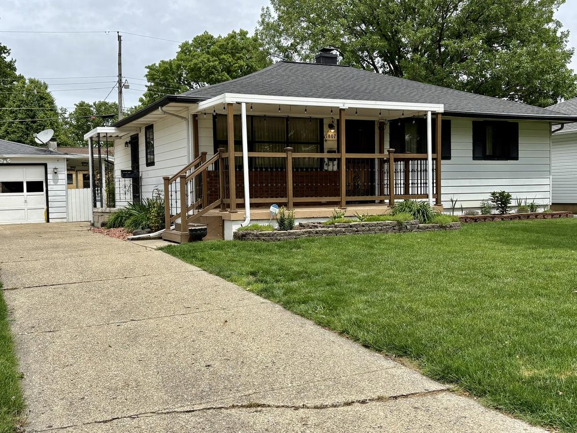 1807 Melanie Ln., Champaign, IL 61821