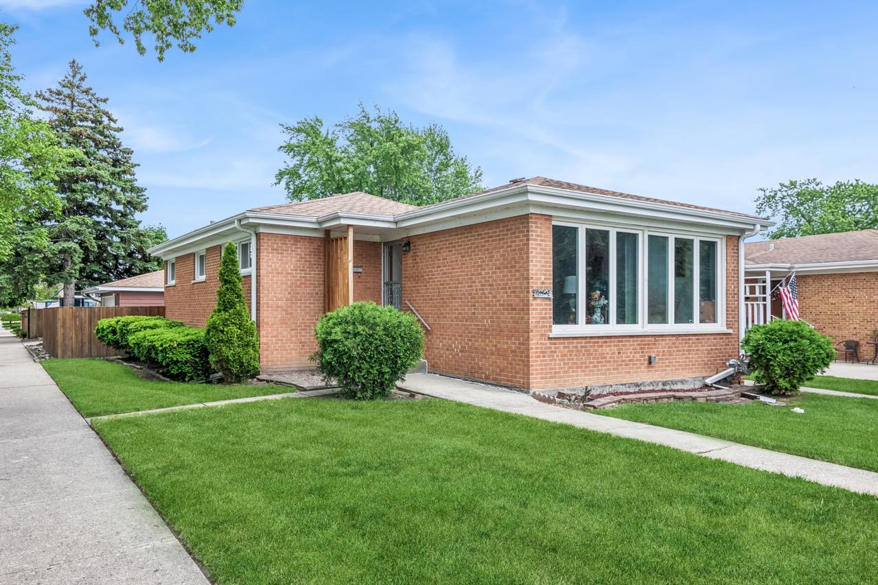 8559 N Osceola Ave., Niles, IL 60714