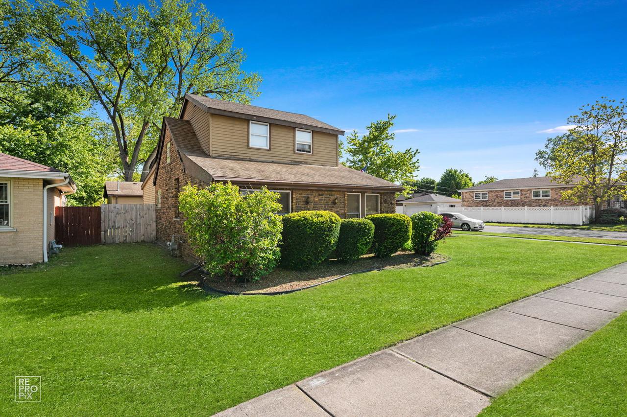 5849 W 90th St., Oak Lawn, IL 60453