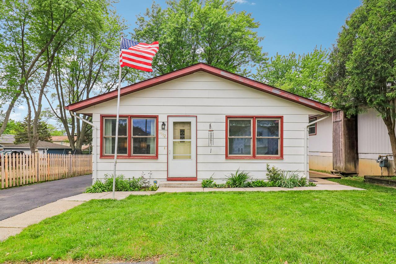 1512 Elm Ave., Round Lake Beach, IL 60073