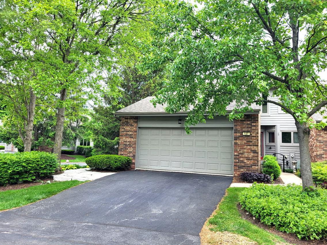127 Commons Dr., Palos Park, IL 60464