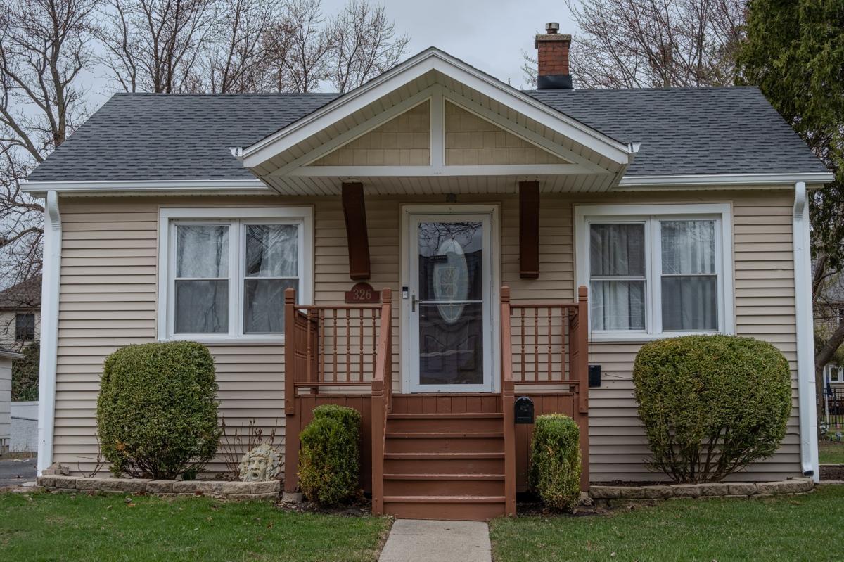 326 S Hudson St., Westmont, IL 60559