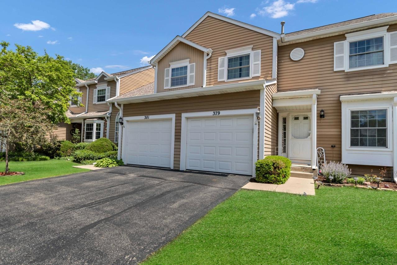 379 Ascot Ln., Streamwood, IL 60107