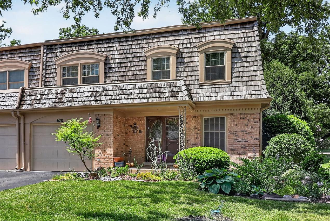 2S742 Avenue Orleans, Oak Brook, IL 60523