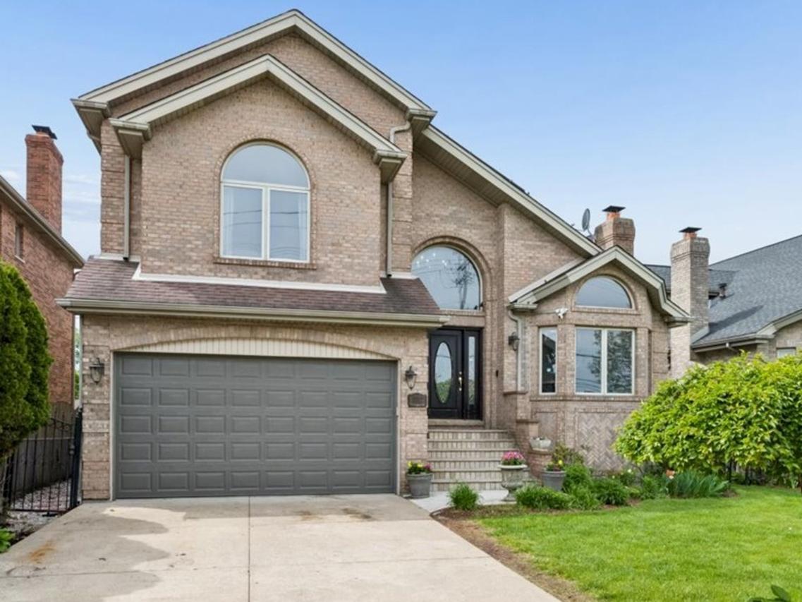 8317 W Ballard Rd., Niles, IL 60714