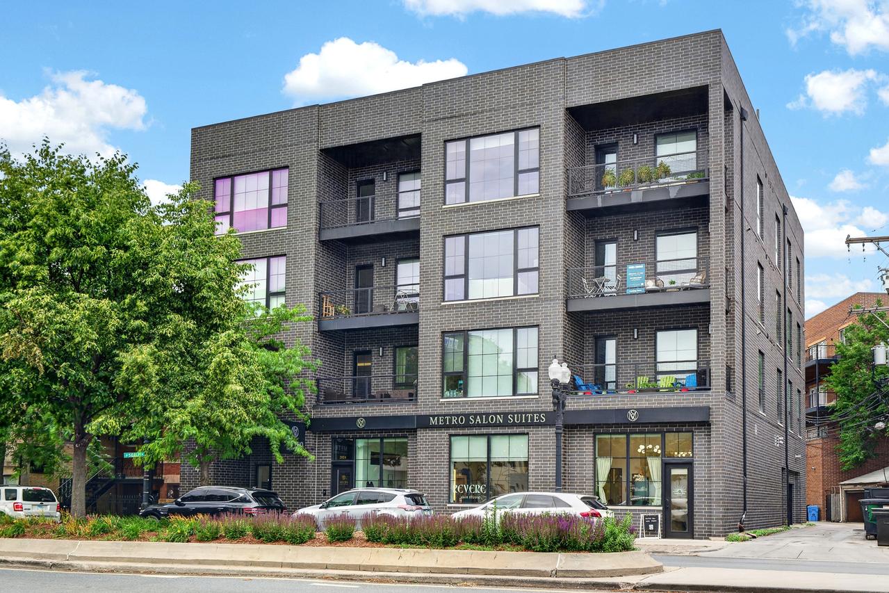 2024 W Irving Park Rd. #302, Chicago, IL 60618