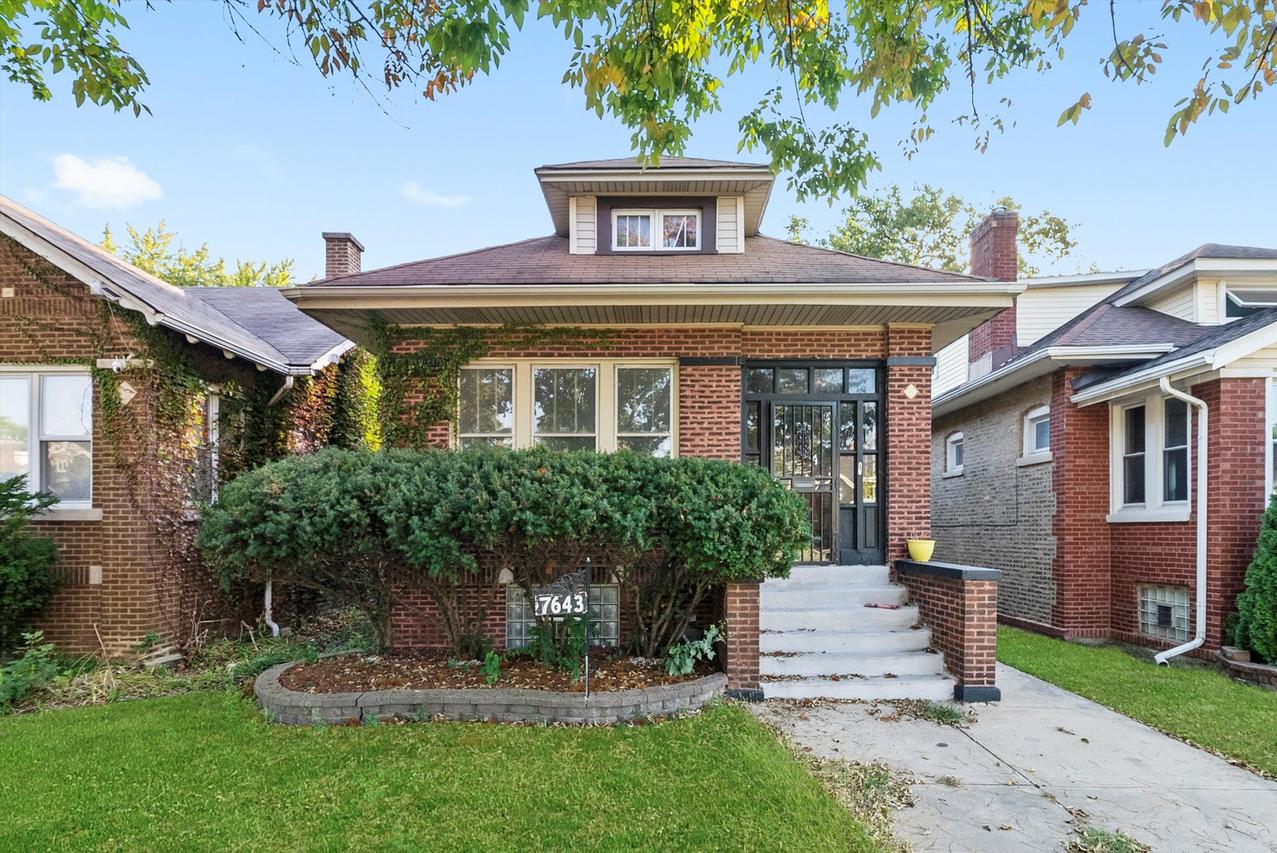 7643 S Paxton Ave., Chicago, IL 60649