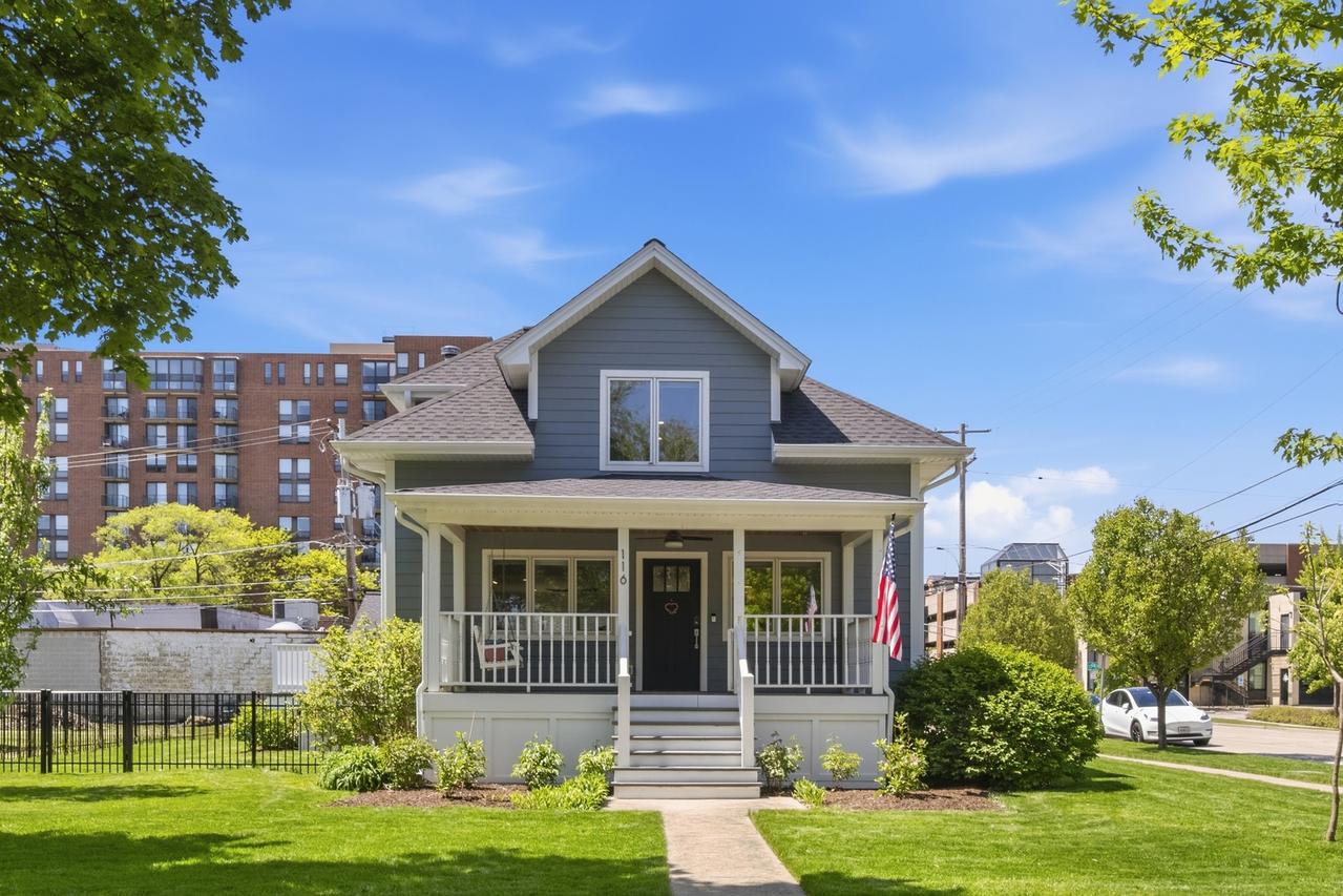 116 N Pine Ave., Arlington Heights, IL 60004