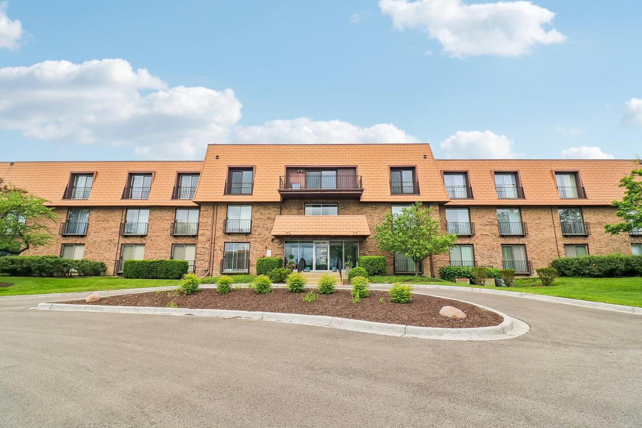 4050 Dundee Rd. #303, Northbrook, IL 60062