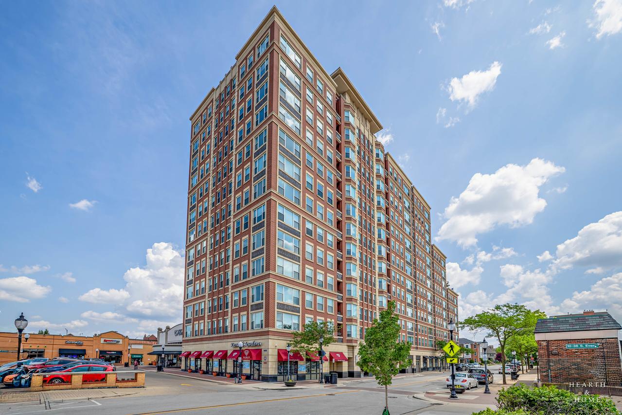 77 S Evergreen Ave. #806, Arlington Heights, IL 60005