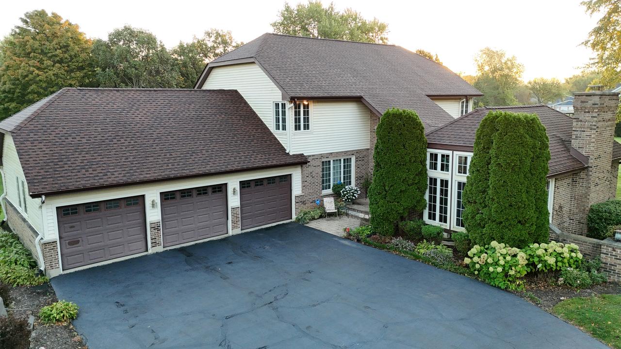 2205 Applecross Rd., Inverness, IL 60010