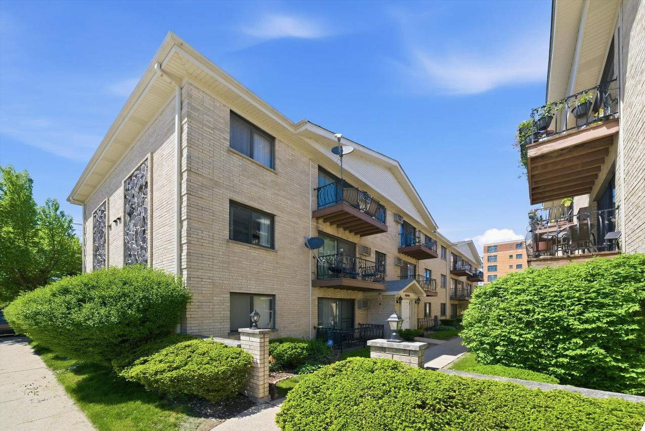 7204 W Cortland St. #205, Elmwood Park, IL 60707