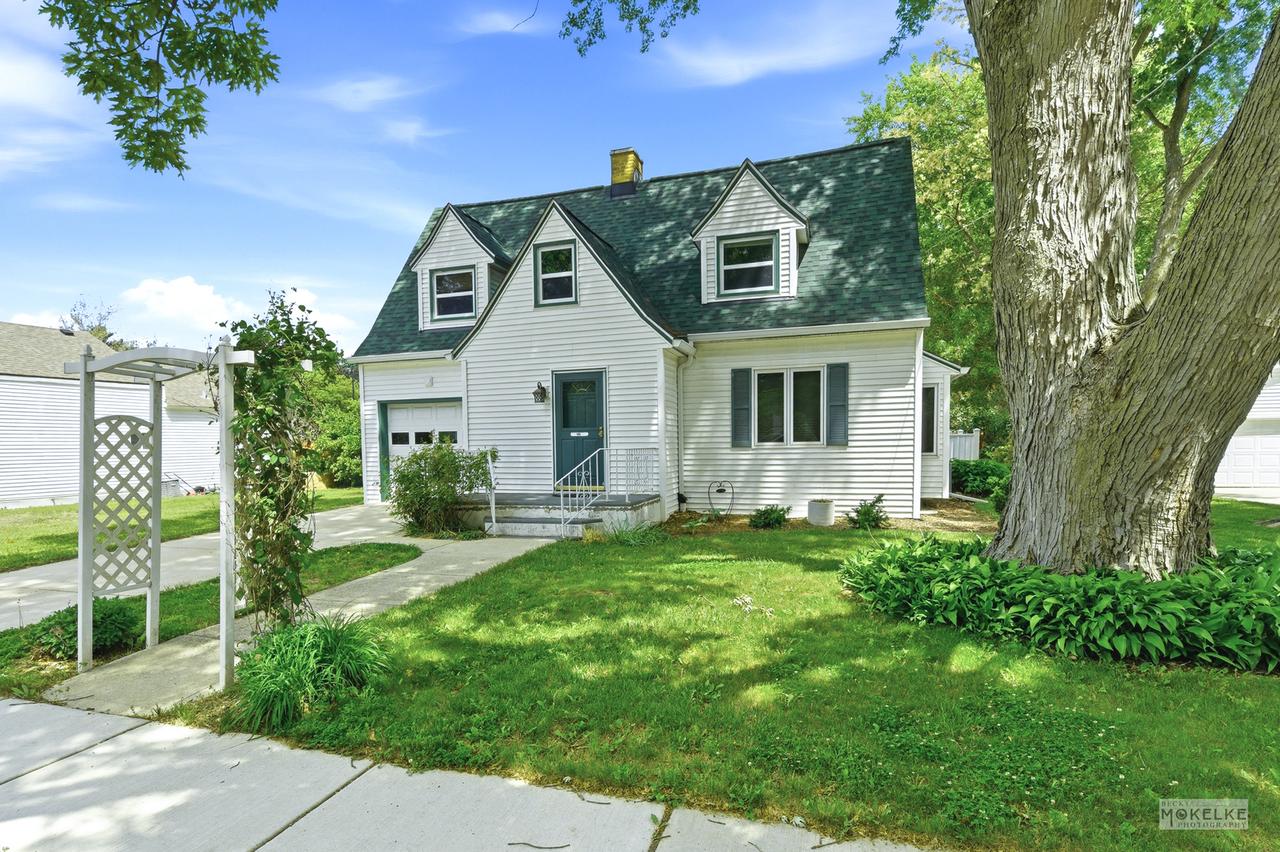 105 E Main St., Yorkville, IL 60560