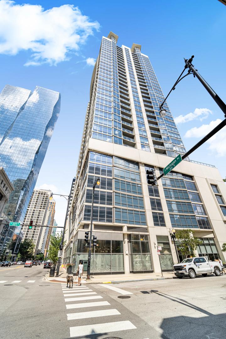 100 E 14th St. #2201, Chicago, IL 60605