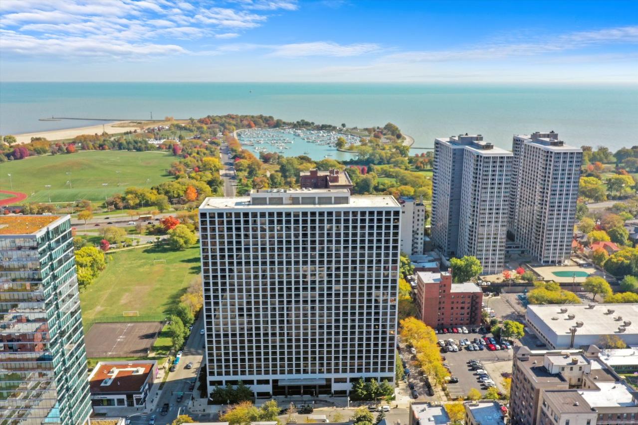 4343 N Clarendon Ave. #1408, Chicago, IL 60613