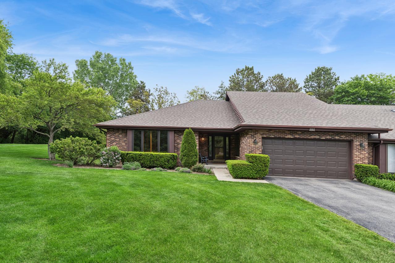 707 Chelsey Ct., Gurnee, IL 60031