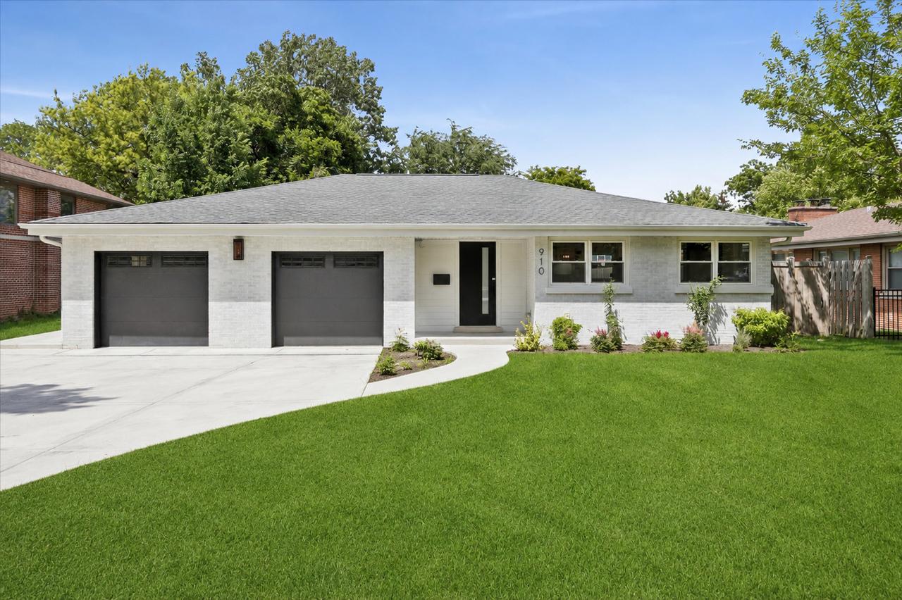 910 Glenview Rd., Glenview, IL 60025