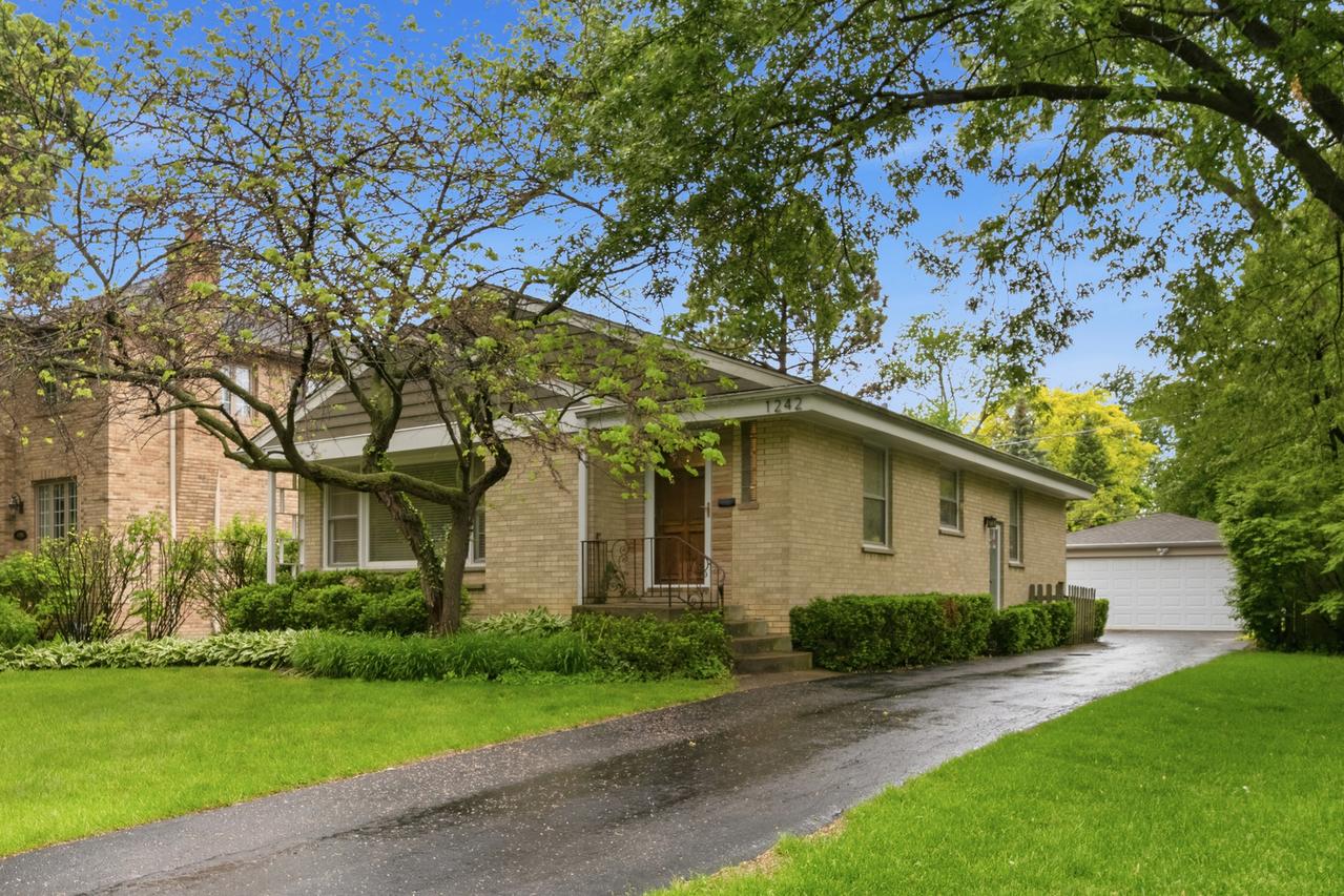 1242 Arbor Ave., Highland Park, IL 60035