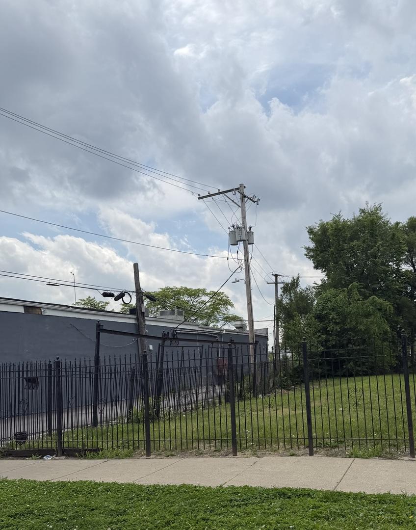 4415 W Congress Pkwy., Chicago, IL 60624